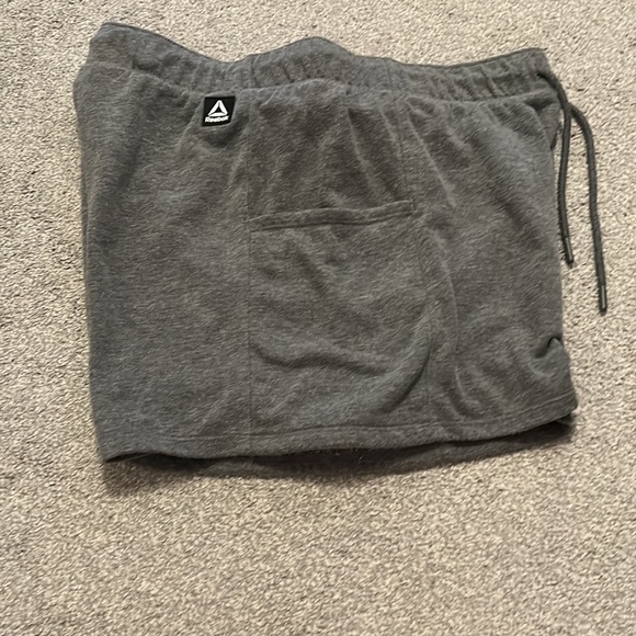 Gray shorts - Picture 2 of 5